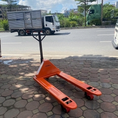 Xe nâng tay thấp 2500kg càng rộng