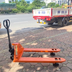 Xe nâng tay thấp 3000kg càng rộng 685x1220 bánh đen