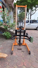 Xe nâng phi xoay đổ