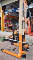 Xe nâng phi xoay đổ