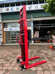 Xe nâng tay cao  2T- 3M màu đỏ
