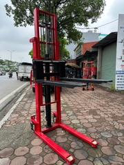 Xe nâng tay cao  2T- 3M màu đỏ