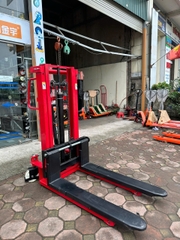 Xe nâng tay cao  2T- 2M