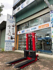 Xe nâng tay cao  2T- 2M