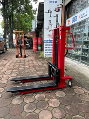 Xe nâng tay cao  2T- 2M