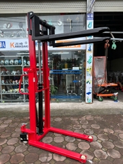 Xe nâng tay cao  2T- 2M