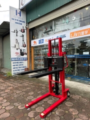 Xe nâng tay cao  2T- 2M