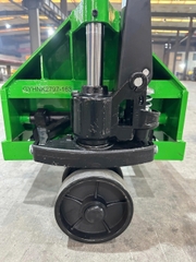 Xe nâng tay thấp 5000kg càng hẹp nhãn hiệu Haniko màu xanh bánh PU đen