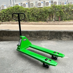 Xe nâng tay thấp 2500kg càng hẹp nhãn hiệu Haniko màu xanh bánh PU đen