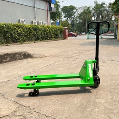 Xe nâng tay thấp 2500kg càng hẹp nhãn hiệu Haniko màu xanh bánh PU đen