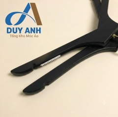 Móc Áo Gỗ Nữ - Đen Bằng - Đầu Mạ Vàng