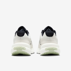 Giày thời trang Nike Uplift Sc Nam IB2765-100