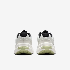 Giày chạy bộ trẻ em Nike Uplift Sc (Gs) IF1749-100