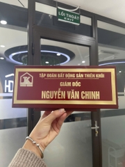 Biển Chức Danh Tam Giác Đổ Keo Gỗ Đồng 01 Mặt 12x29cm