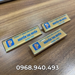 Thẻ tên đeo ngực