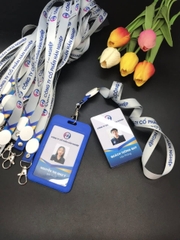Bộ thẻ đeo nhân viên 54x86 mm (Kèm dây in UV)