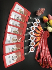 Bộ thẻ đeo nhân viên 54x86 mm (Kèm dây in UV)