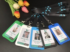 Bộ thẻ đeo nhân viên 54x86 mm (Kèm dây in UV)