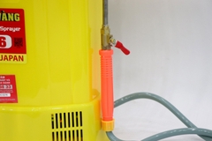 Máy phun thuốc trừ sâu, côn trùng điện Con Ong Vàng COV-16 Vàng Bình ắc quy 12V8Ah