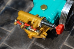 Máy phun thuốc trừ sâu bảo vệ thực vật (không động cơ) Con Ong Vàng COV22AX 1.0HP Xanh mờ (hoạt động bằng sức kéo động cơ)