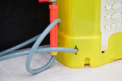 Máy phun thuốc trừ sâu, côn trùng điện Con Ong Vàng COV-20-ắc quy 12V8Ah
