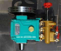 Máy phun thuốc trừ sâu bảo vệ thực vật (không động cơ) Con Ong Vàng COV22AX 1.0HP Xanh mờ (hoạt động bằng sức kéo động cơ)