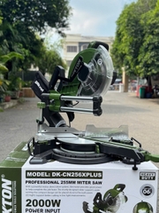 Máy cắt nhôm trượt Dekton DK-CN256XPLUS 2000W đường kính lưỡi cắt 255mm