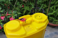 Máy phun thuốc trừ sâu, côn trùng điện KCT 20D Vàng Bình ắc qui 12V8Ah