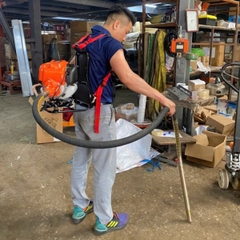 Đầm Dùi Chạy Xăng Đeo Vai