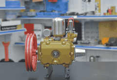 ĐẦU PHUN ÁP LỰC ĐẦU MÁY RỬA XE DÂY ĐAI LUCKY HL30N MÀU VÀNG ĐỒNG GÂN TY THÉP KHÔNG RỈ 22MM