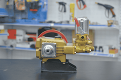 ĐẦU PHUN ÁP LỰC ĐẦU MÁY RỬA XE DÂY ĐAI LUCKY HL50N MÀU VÀNG ĐỒNG GÂN TY THÉP KHÔNG RỈ 30MM