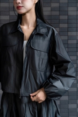 AMANDA TOP - Áo Khoác Ngắn Túi Hộp Chất Liệu Polyester Phong Cách Cá Tính, Hiện Đại (Y26JK02)