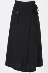 JOLIE SKIRT - Chân Váy Thu Đông Dài Chất Liệu Nylon Nhập Khẩu Phong Cách Cá Tính ( Y25FWSK01)