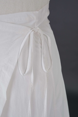 JOLIE SKIRT - Chân Váy Thu Đông Dài Chất Liệu Nylon Nhập Khẩu Phong Cách Cá Tính ( Y25FWSK01)