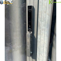 Thân khóa làm từ nhôm hàng không CNC kết hợp kính cường lực, chống nước tuyệt đối và hoạt động ổn định trong nhiệt độ từ ‑20°C đến 60°C