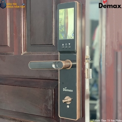 Khóa được chế tạo từ hợp kim cao cấp, có khả năng chống gỉ sét và chịu lực tốt