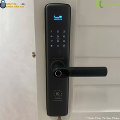 Khóa hỗ trợ nhiều phương thức mở cửa như vân tay, mã số, thẻ từ và chìa cơ – đảm bảo an toàn tối đa