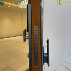 Tích hợp nhiều phương thức mở khóa: vân tay, mã số, thẻ từ, chìa cơ và kết nối điện thoại