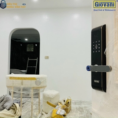 khoa-van-tay-giovani-cua-go-gsl-u311b-mau-den-5