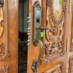 Thiết kế sang trọng, bản lớn, tay cầm chắc chắn – tạo điểm nhấn nổi bật cho cửa gỗ 2 cánh hoặc cửa đại sảnh