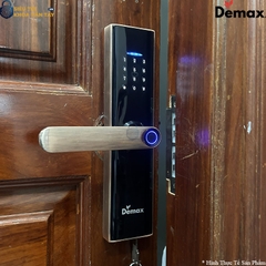 Demax EL266AC sở hữu thiết kế nhỏ gọn, tinh tế, phù hợp với nhiều loại cửa gỗ phổ thông và cao cấp