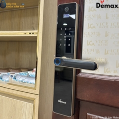 Khóa được chế tạo từ hợp kim cao cấp, có khả năng chống gỉ sét và chịu lực tốt