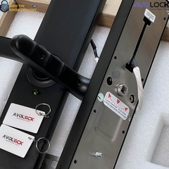 Avolock AV 63 là mẫu khóa thông minh phù hợp với nhiều loại cửa gỗ phổ biến hiện nay