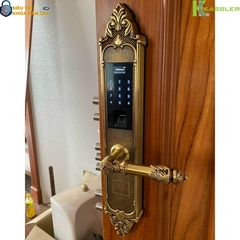Với thiết kế tay cầm lớn, bản khóa dày, KL-959C tạo điểm nhấn đẳng cấp cho cửa gỗ đại sảnh