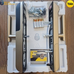 Khóa thông minh Yale YDM7116A CG sở hữu thiết kế hiện đại, mang đến vẻ sang trọng cho không gian sống