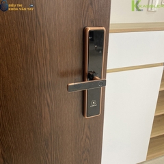 Sản phẩm tích hợp nhiều phương thức mở khóa: vân tay, mật khẩu, thẻ từ, chìa cơ và điều khiển bằng app