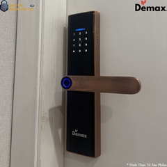 Demax EL266AC sở hữu thiết kế nhỏ gọn, tinh tế, phù hợp với nhiều loại cửa gỗ phổ thông và cao cấp