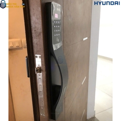 Khóa cửa thông minh Hyundai HY-SLA807F màu đen bền đẹp