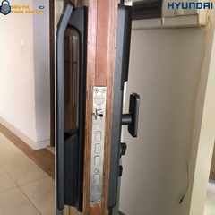 Hyundai HY-SLA808 Black – khóa vân tay cao cấp cho cửa gỗ