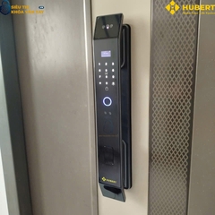 Khóa vân tay cửa gỗ Hubert CG25F BLACK mang đến vẻ đẹp sang trọng cho không gian sống